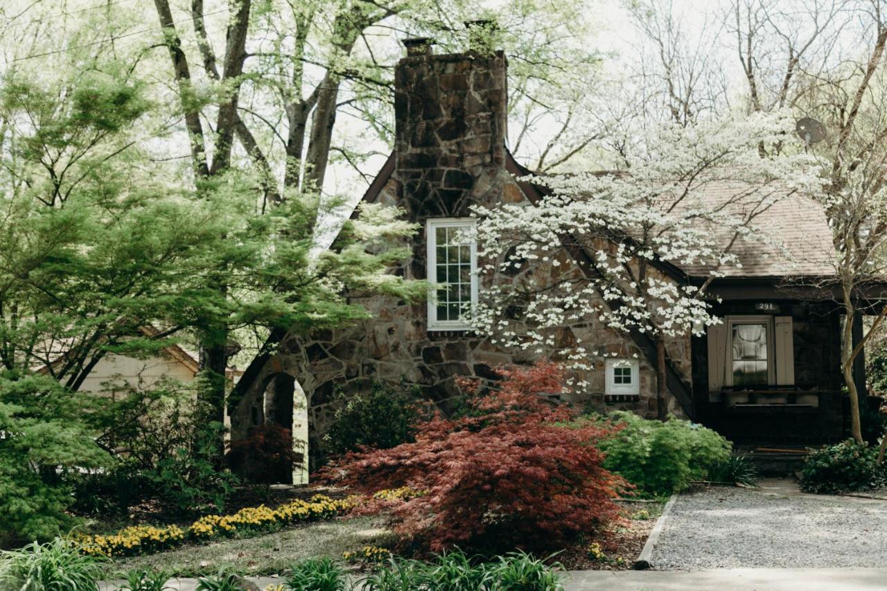 The Woodlawn Tudor Hot Springs Exterior photo